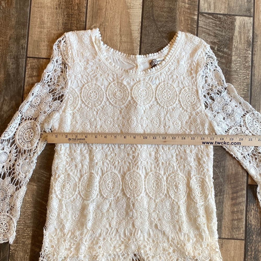Laffaire Elegant Cream Lace Top ๐ - Picture 9 of 11